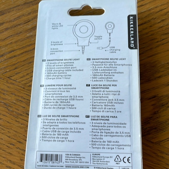 Smart Phone Selfie Light for iPhone by Kikkerland - Picture 2 of 2